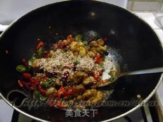 青红辣子鸡的做法步骤：2