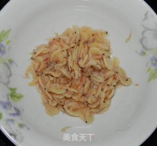 虾皮鸡蛋炒面的做法步骤：2