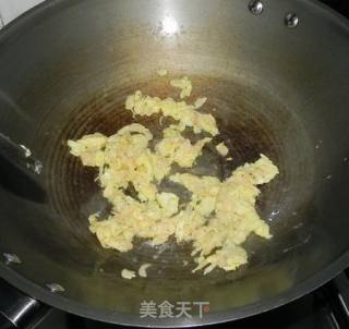 虾皮鸡蛋炒面的做法步骤：2