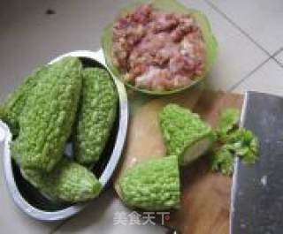 美味且一举两得的苦瓜汤的做法步骤：2