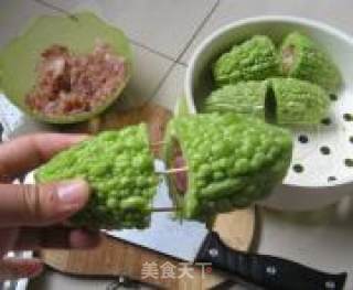 美味且一举两得的苦瓜汤的做法步骤：2