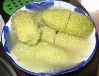 美味且一举两得的苦瓜汤的做法步骤：2