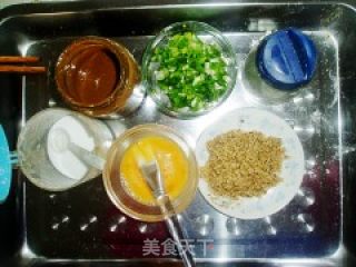 麻酱葱香饼的做法步骤：3