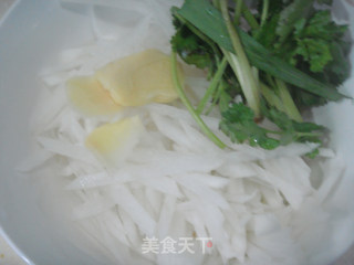 萝卜丝鲫鱼汤的做法步骤：3
