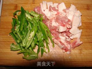 辣椒炒肉的做法步骤：2