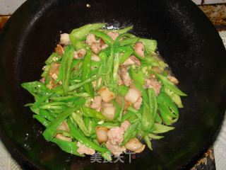 辣椒炒肉的做法步骤：2