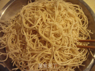 三鲜素炒面的做法步骤：2
