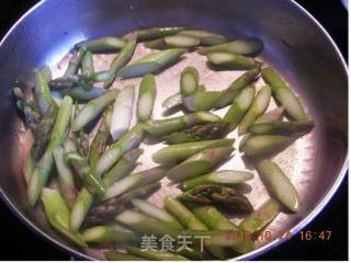 芦笋洋葱孜然羊肉的做法步骤：2