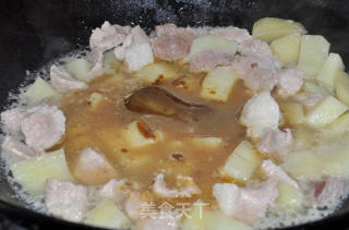 日式咖喱土豆烧肉的做法步骤：2