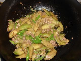 肉末茄子的做法步骤：2