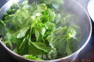 芹菜炒猪肉的做法步骤：2