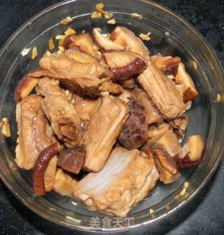 香菇粉丝蒸排骨的做法步骤：2