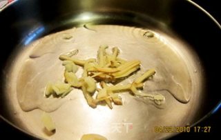 自发绿豆芽炒荷豆牛肉的做法步骤：2