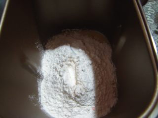 鲜奶玉米面包的做法步骤：2