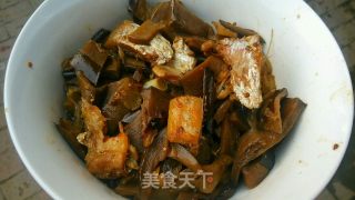 咸鱼炖茄子干的做法