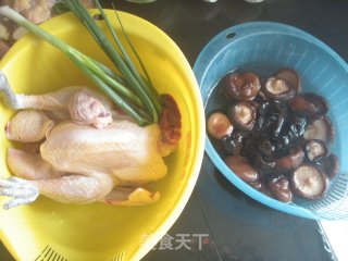 菌菇炖鸡的做法步骤：3