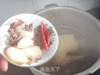 菌菇炖鸡的做法步骤：3