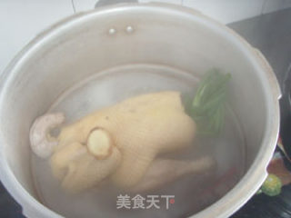 菌菇炖鸡的做法步骤：3