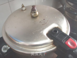 菌菇炖鸡的做法步骤：3
