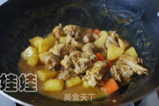 咖喱土豆鸡块的做法步骤：3