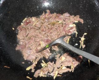 白萝卜炒牛肉的做法步骤：3