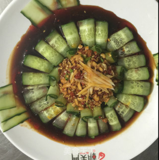 捞汁翠绿卷的做法