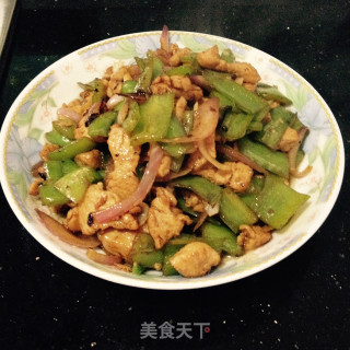 青椒洋葱炒鸡肉的做法
