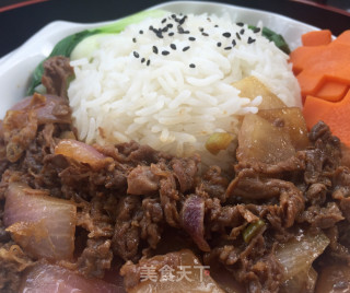 肥牛时蔬饭的做法