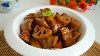 五花肉炖藕块的做法