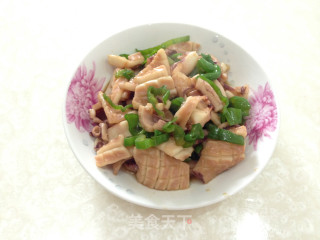 爆炒青椒鱿鱼的做法
