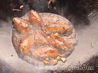 红烧鸡中翅的做法步骤：2