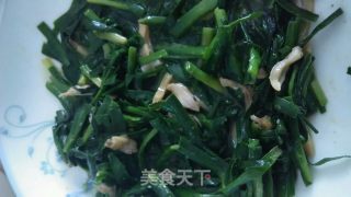 韭菜炒河蚌的做法