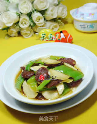尖椒茭白炒麻辣香肠的做法