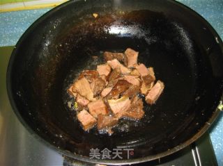 土豆烧牛肉的做法步骤：2