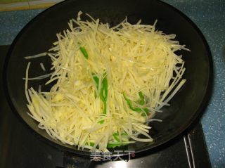 酸辣土豆丝的做法步骤：2