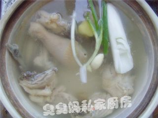 香菇鸡汤的做法步骤：3