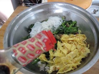 蛋皮拌菠菜的做法步骤：2