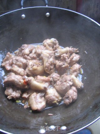 三杯鸭的做法步骤：2