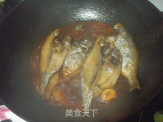 糖醋鲳鱼干的做法步骤：3