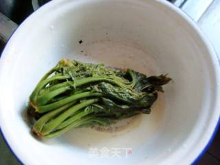 朴实的香椿炒蛋的做法步骤：2
