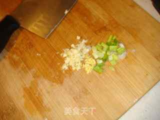 芽菜肉丁拌面的做法步骤：2