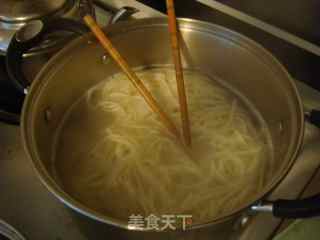 芽菜肉丁拌面的做法步骤：2