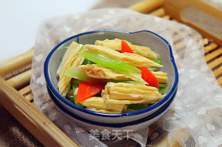 凉拌芹菜腐竹的做法