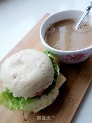 简易营养早餐——红枣薏米红豆浆+馒头汉堡的做法