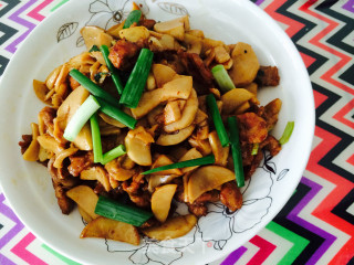 杏鲍菇炒肉的做法
