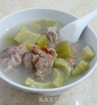 苦瓜猪骨汤的做法