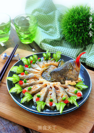 8分钟蒸出夏日最惊艳的宴客鱼——不会做鱼的妹纸看过来的做法