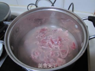 南瓜牛肉汤的做法步骤：2