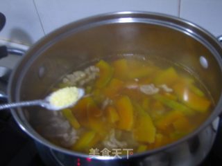 南瓜牛肉汤的做法步骤：2