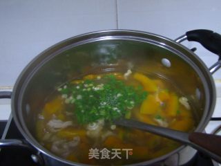 南瓜牛肉汤的做法步骤：2